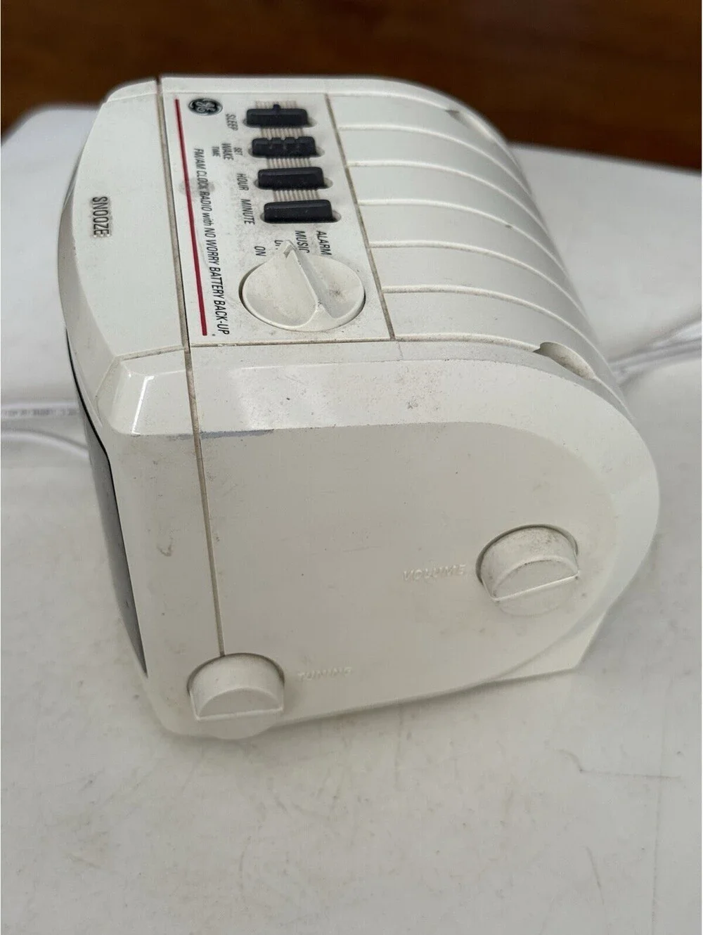 General Electric GE Digital Alarm Clock Vintage AM/FM Radio 7-4606WHA - Works